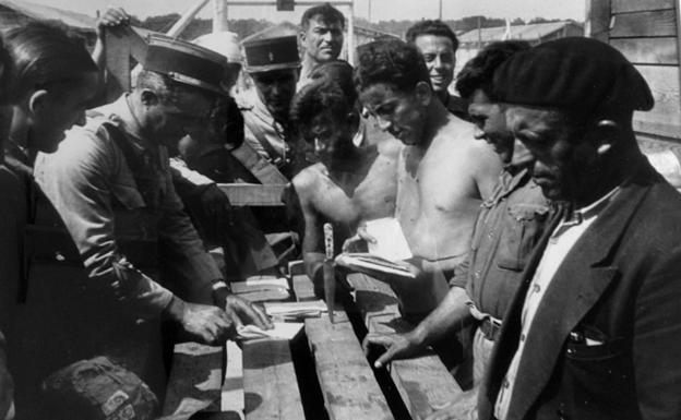 'Bram, campo de refugiados', fotografías sobre el drama de miles de españoles que huyeron de la dictadura franquista