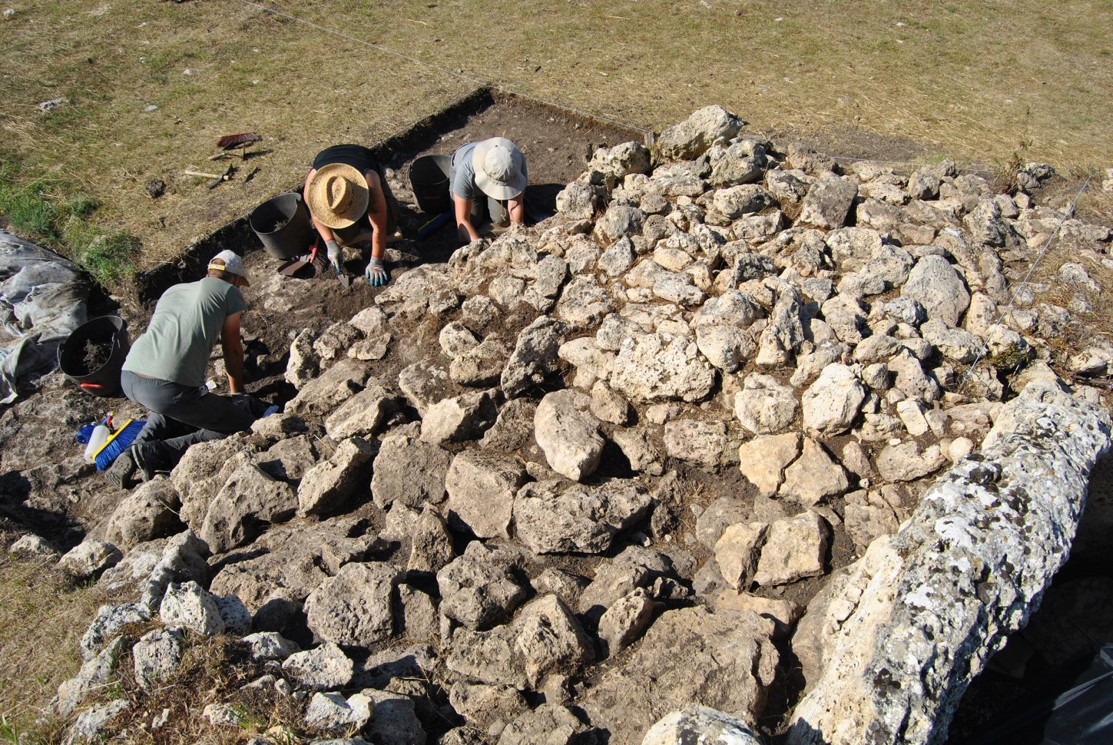 Campaña de excavaciones en el dolmen de El Pendón