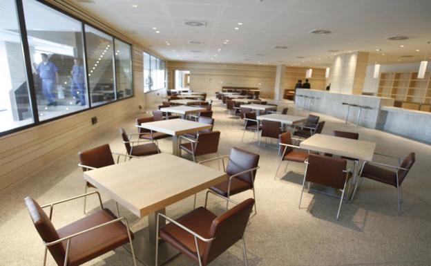 Reabre la cafetería de las Cortes tras el negativo de sus cinco trabajadores