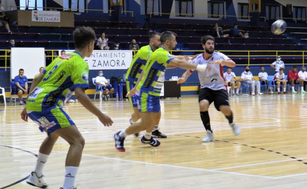 Nuevo empate del UBU San Pablo ante el Balonmano Zamora