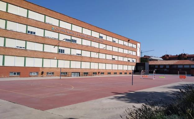 Ya son tres las aulas aisladas por covid en el colegio Santa María la Nueva