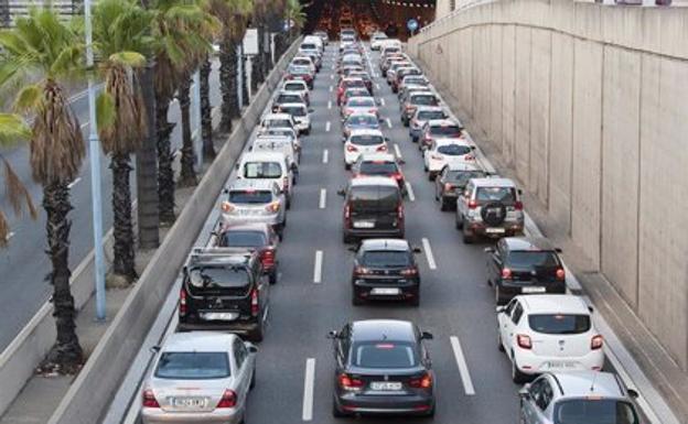Barcelona multa a partir del martes los coches viejos y contaminantes