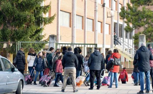 Los alumnos de las clases confinadas de Anduva serán sometidos a la PCR el lunes tras 14 días de aislamiento