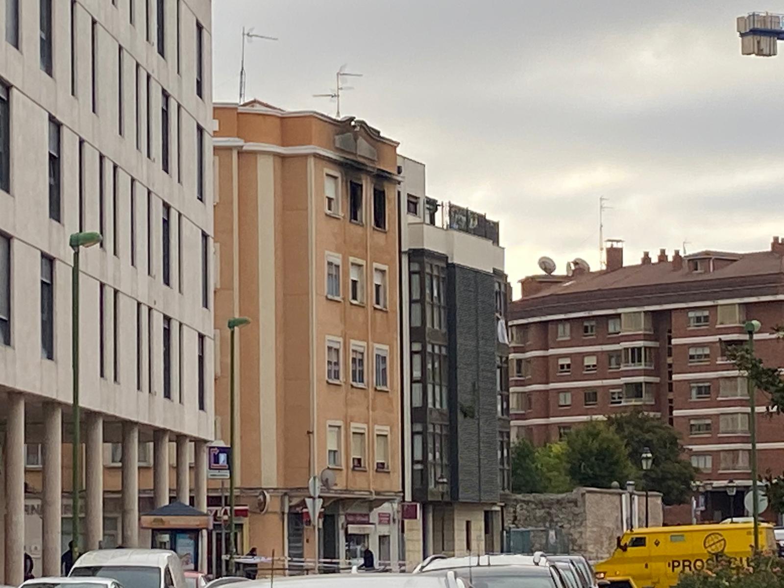 Un incendio en una vivienda de Burgos acaba con un fallecido y tres heridos