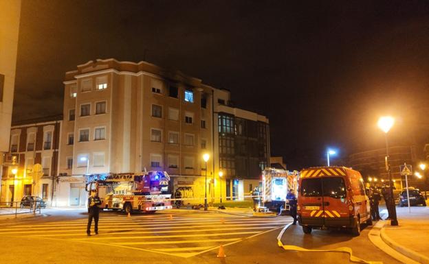 Un fallecido y tres heridos en el incendio de una vivienda en Burgos