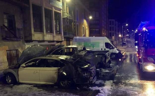 Arden cuatro coches en Aranda de Duero en la madrugada de este miércoles