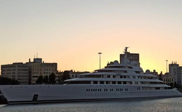 Cádiz acoge el megayate Azzam