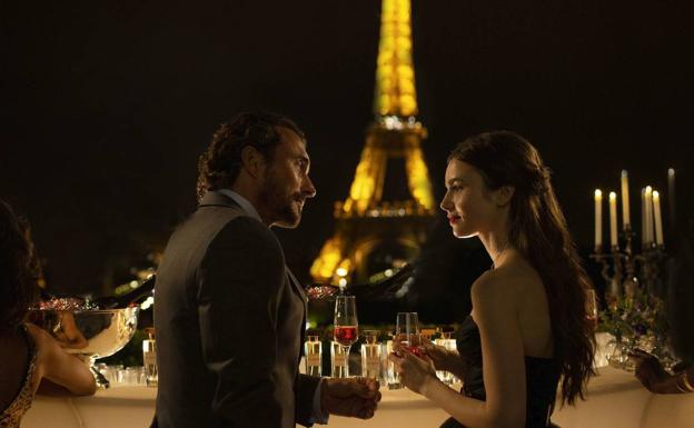 'Emily en París', la nueva serie de Netflix que irrita a los parisinos por sus tópicos