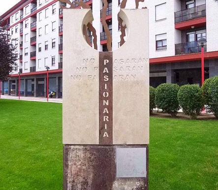 El Ayuntamiento de Miranda denuncia pintadas en la escultura y monumento a la 'Pasionaria'