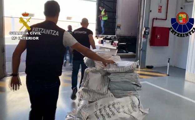 Desarticulan una banda que robó en camiones de mercancías por valor de 450.000 euros, con delitos en Quintanapalla y Ameyugo