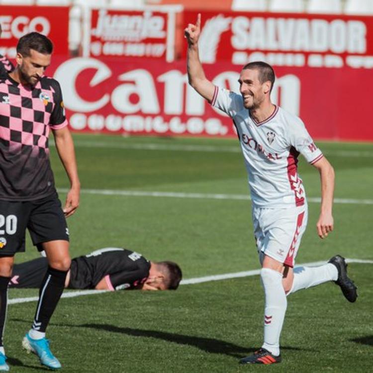 Vídeo: El Albacete golea al colista en el debut de López Garai