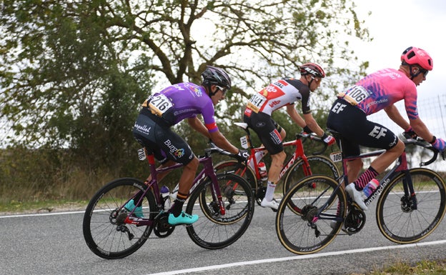 Juan Felipe Osorio, del Burgos-BH, uno de los ciclistas más combativos en la etapa de Lekunberri