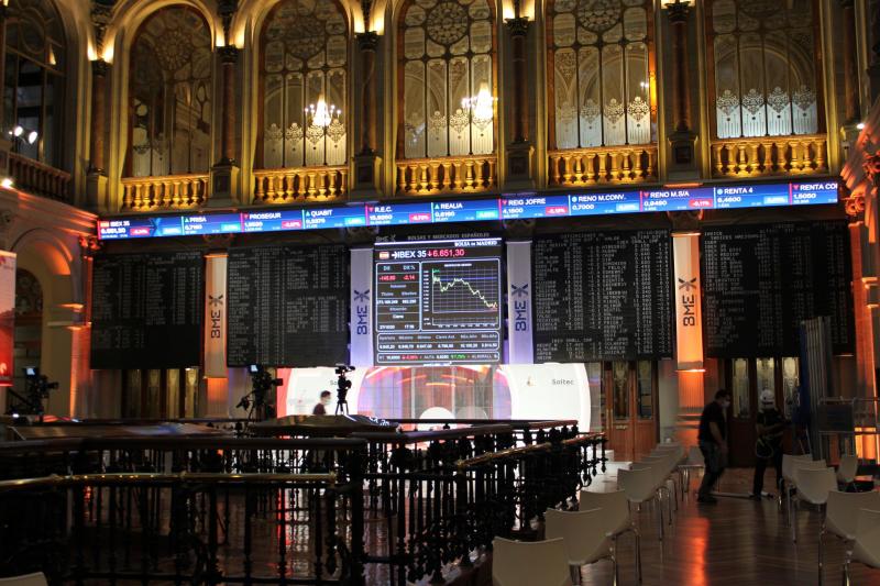 El Ibex-35 cae un 6% en tres días y retrocede hasta mínimos de mayo