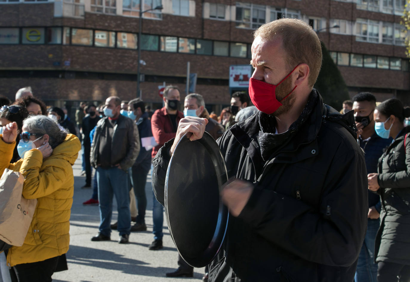 Trabajadores y empresarios de la hostelería burgalesa protestan en la calle por la falta de apoyo al sector