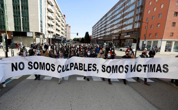 Trabajadores y empresarios de la hostelería burgalesa protestan en la calle por la falta de apoyo al sector