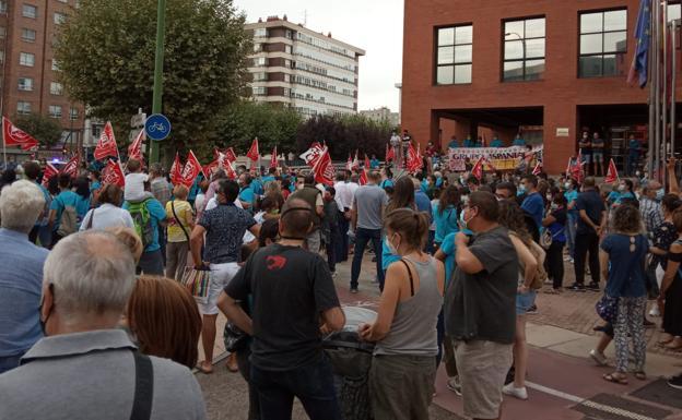 Trabajo sanciona a Aspanias por montar un taller clandestino sin condiciones laborales, según el Comité de Empresa