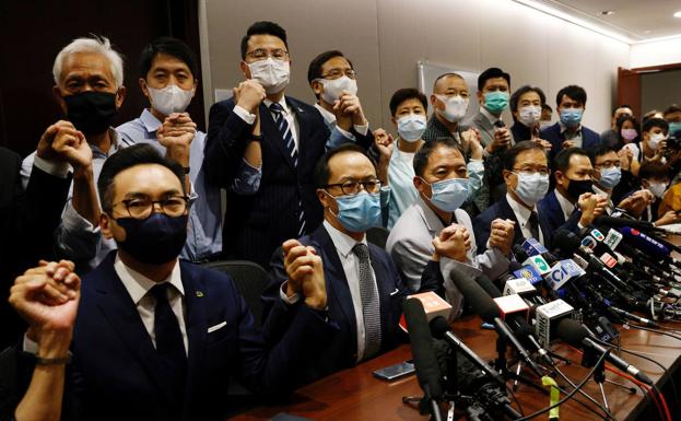 Dimite la oposición en Hong Kong en protesta por las injerencias chinas