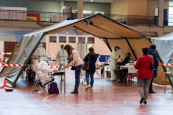 Gran respuesta de los arandinos al cribado masivo con test de antígenos