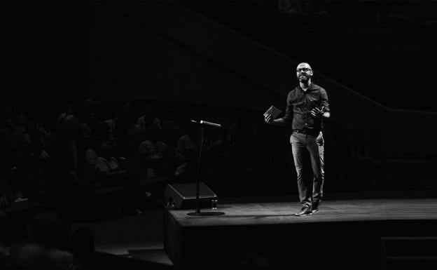 Conferencia de Javier López Menacho sobre las farsa de las Starups, en el foro Hubers