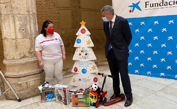 CaixaBank moviliza sus 83 oficinas en Castilla y León para que 524 niños en situación de pobreza tengan su regalo de Navidad