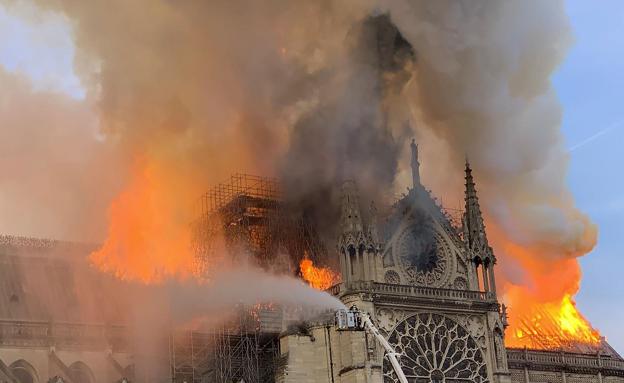 Termina el desmontaje del andamio quemado de Notre-Dame