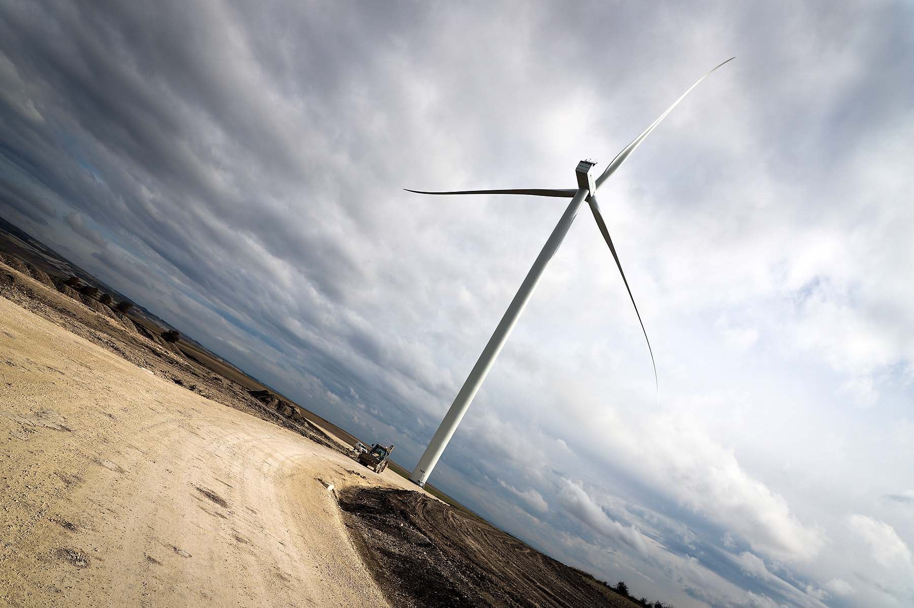 Los aerogeneradores s más potentes de España ya miran al cielo burgalés