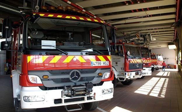 Los Bomberos de Burgos sofocan un incendio en un contenedor de la calle Honduras