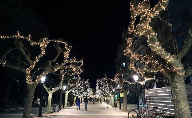 El apagado con el toque de queda reduce un 29% las horas de alumbrado navideño de Burgos