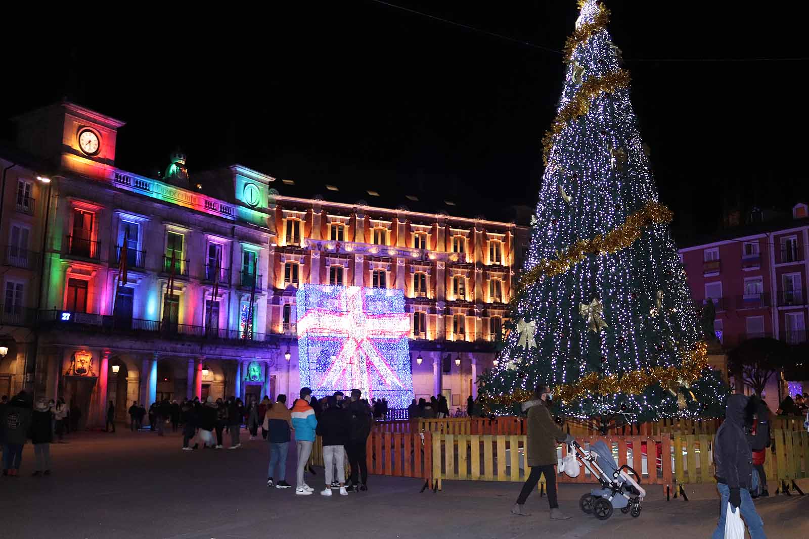 Burgos se ilumina para recibir una Navidad marcada por la pandemia