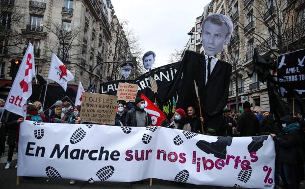 La calle no da tregua a Macron