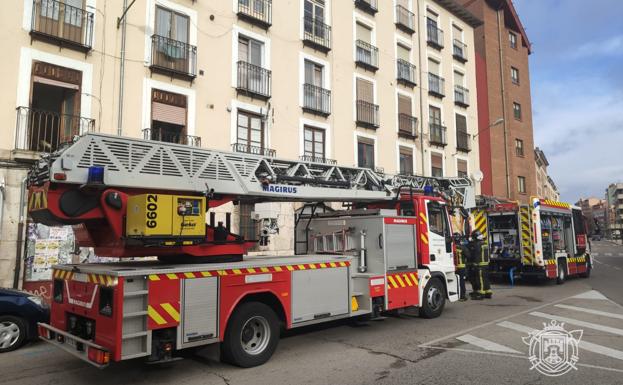 Una estufa eléctrica provoca un incendio en la calle Santa Clara de Burgos