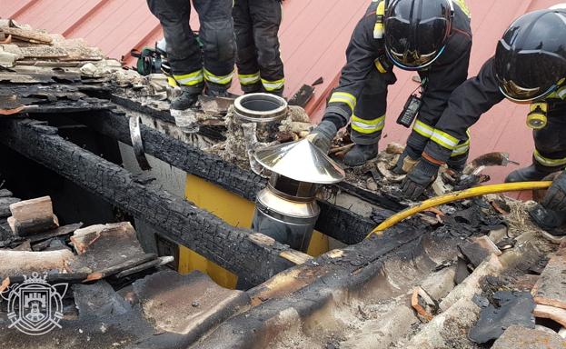 La chimenea de leña, el enemigo de los Bomberos de Burgos en invierno