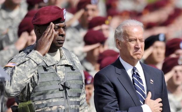 Biden sacude el avispero del Pentágono