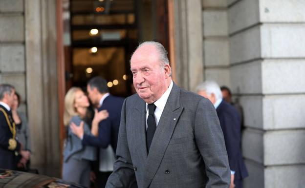 Juan Carlos I paga 680.000 euros a Hacienda para evitar una causa judicial