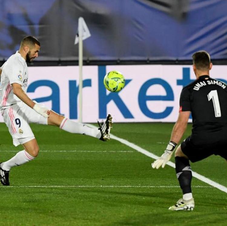 Vídeo: Kroos guía y Benzema castiga la expulsión de Raúl García