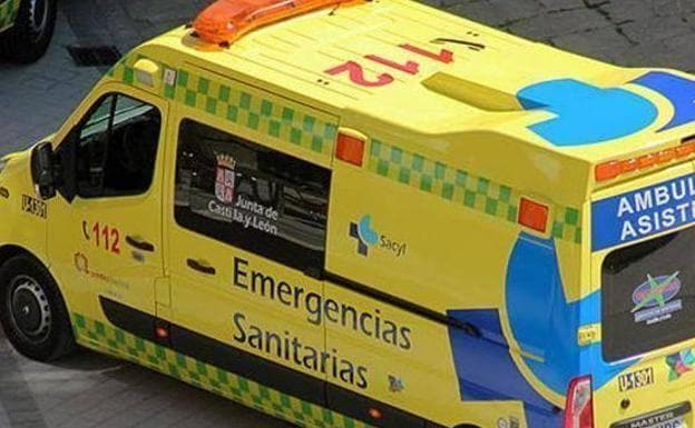 Herido leve un conductor tras volcar con su camión en Monasterio de Rodilla