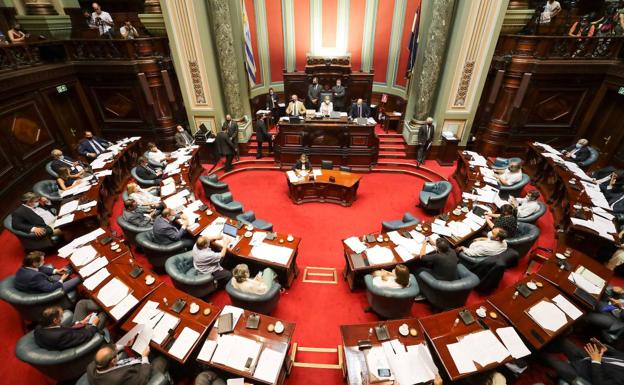 El independentismo acaba la legislatura catalana reclamando una ley de amnistía