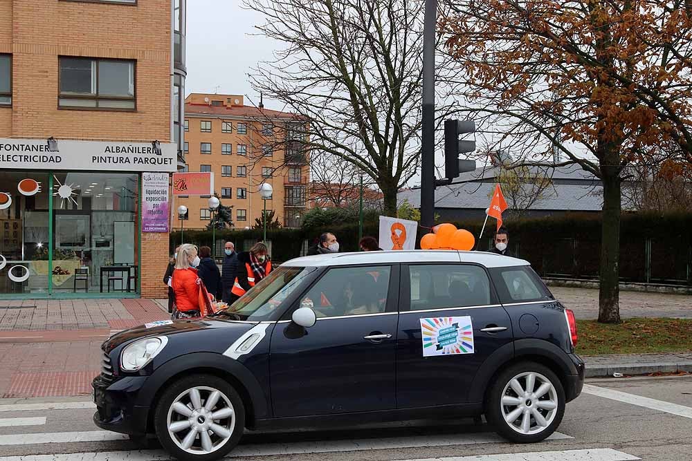 Una caravana de coches contra la Ley Celaá recorre las calles de Burgos