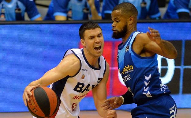 Duelo de aspirantes en Badalona