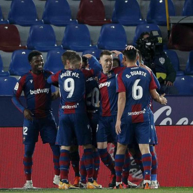 Vídeo: El Levante se impone al Betis en un partido loco