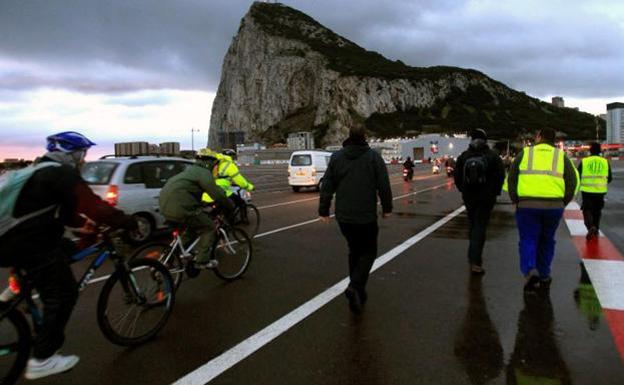 Laya ve que Reino Unido y España tienen «pretensiones irrenunciables» sobre Gibraltar