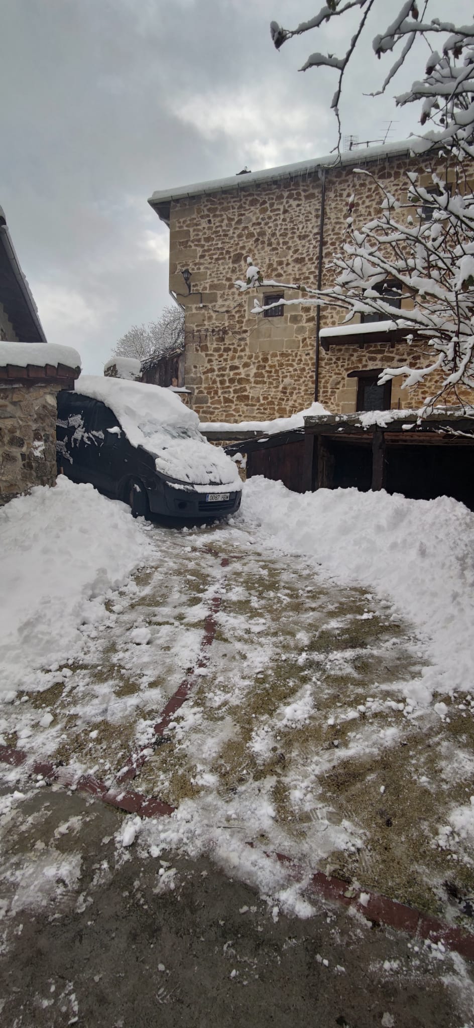 La nieve y el hielo mantienen en alerta a Burgos