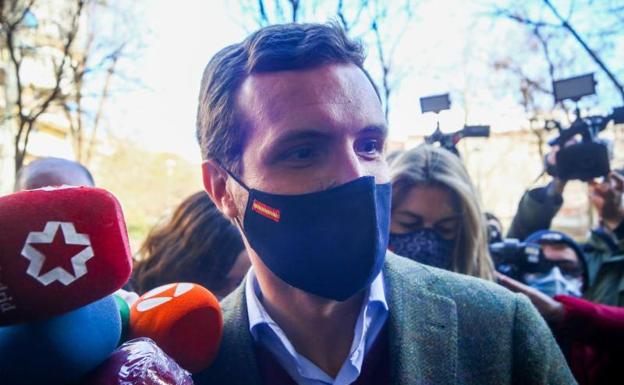 Casado califica de «globo sonda» la propuesta de reforma de la monarquía