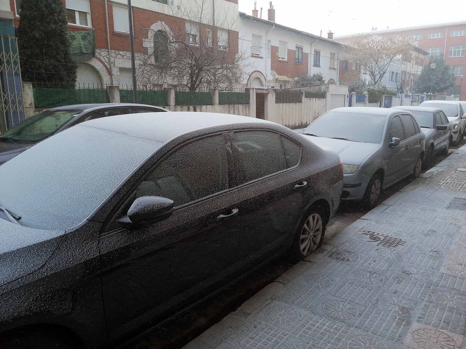 La nieve cubre el centro de la ciudad