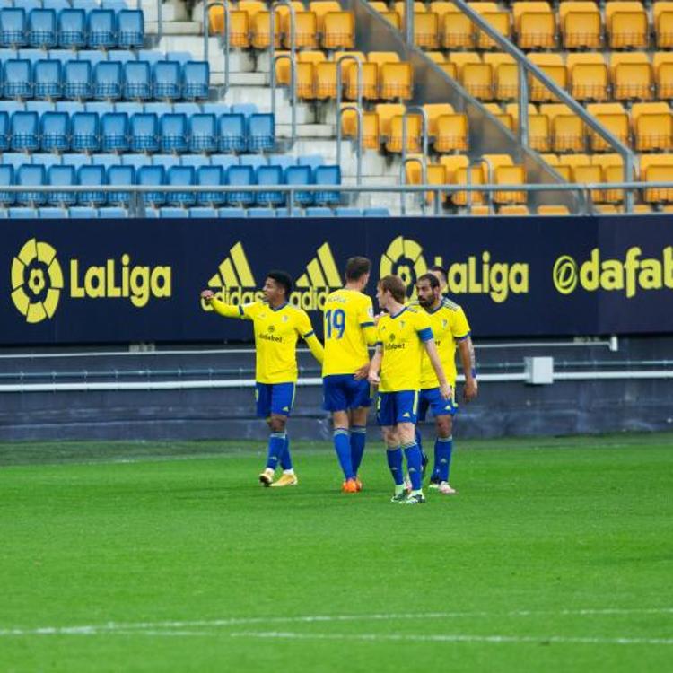 Vídeo: El Cádiz gana y deja al Alavés en problemas