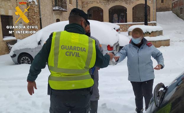 La Guardia Civil hace llegar medicamentos urgentes a una vecina de 78 años de Torregalindo