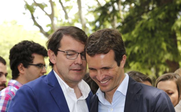 Mañueco planta cara a Pablo Casado: «Quiero a Pedro Viñarás a mi lado»