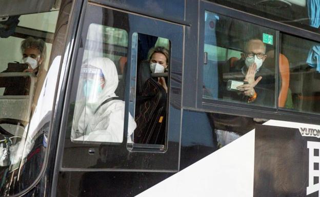 La OMS ya investiga el coronavirus sobre el terreno en un Wuhan en cuarentena