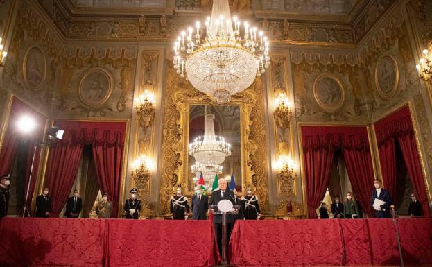 Mattarella se apoya en el Parlamento para formar Gobierno en Italia