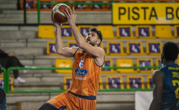 Mike Hall refuerza el juego interior del Tizona Universidad de Burgos